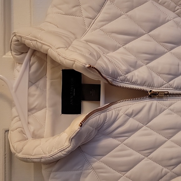 Ann Taylor Cream Quilted, fall/winter vest. Women's medium. NWOT. - Picture 4 of 8